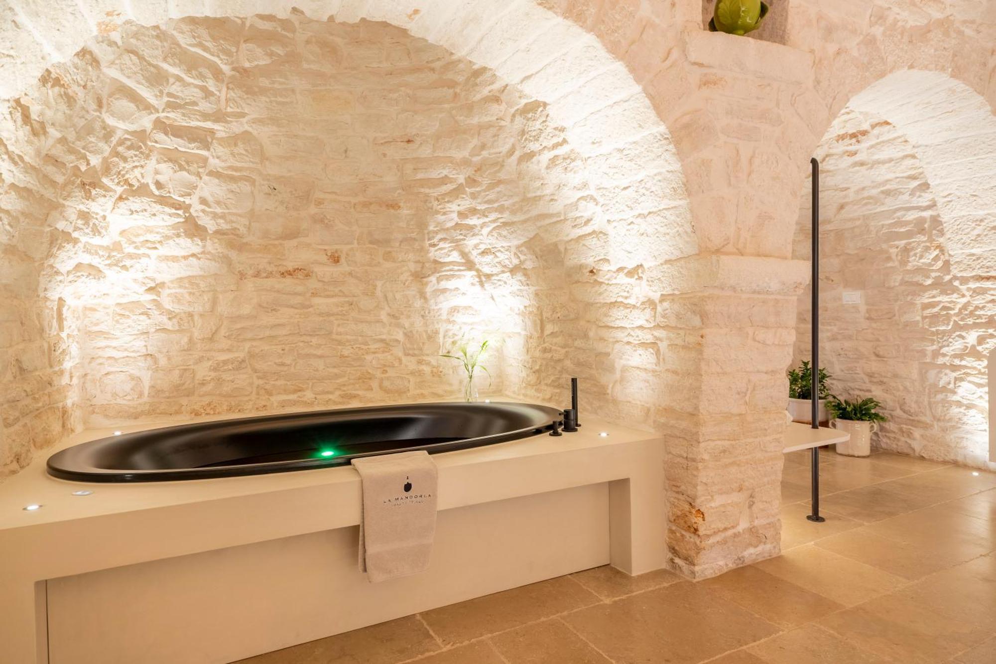 La Mandorla Luxury Trullo Bed and Breakfast Αλμπερομπέλο Εξωτερικό φωτογραφία