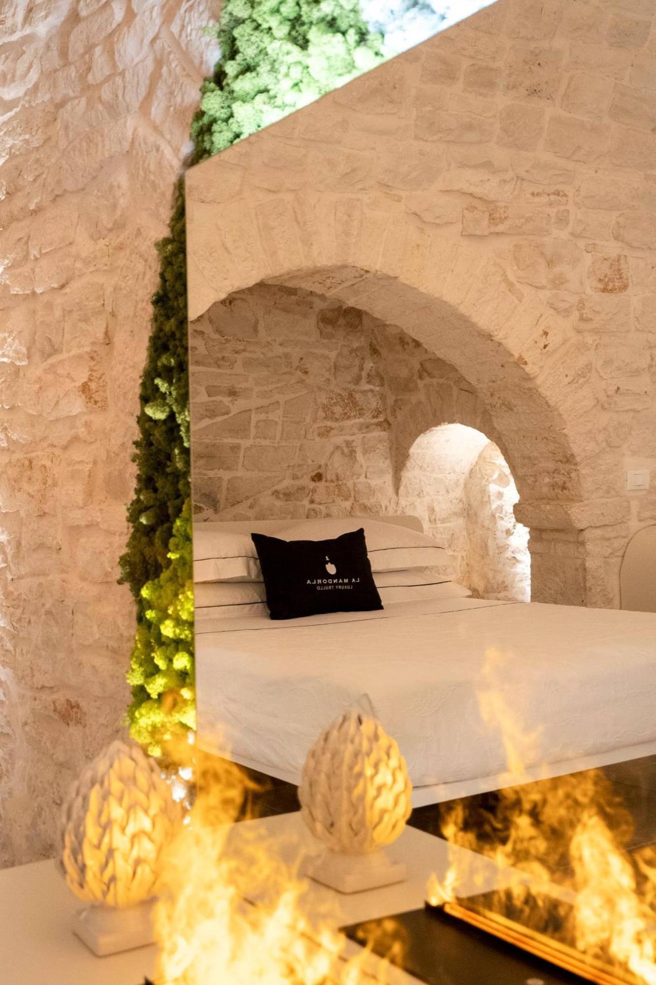 La Mandorla Luxury Trullo Bed and Breakfast Αλμπερομπέλο Εξωτερικό φωτογραφία